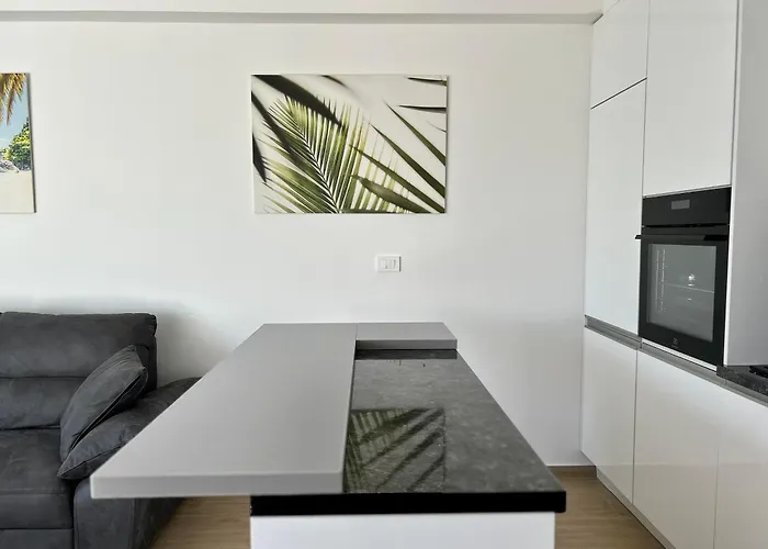 Palm Apartment,