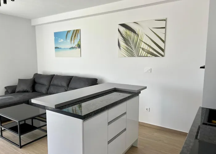 Palm Apartment, Apartment Povljana