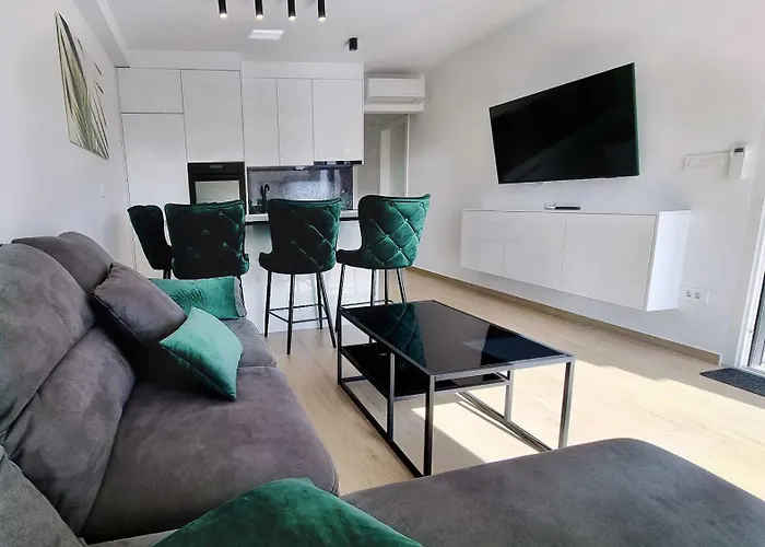 Palm Apartment, Povljana