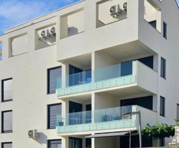Palm Apartment, شقة بوفليانا