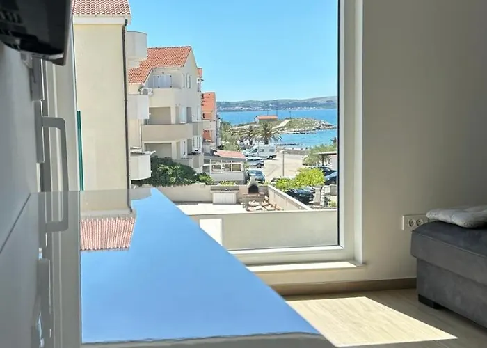 Palm Apartment, *