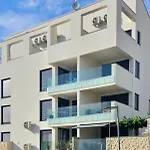 Palm Apartment, アパート ポヴリャナ