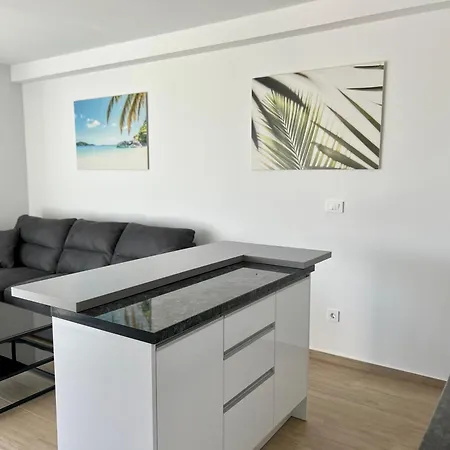 Palm Apartment, Apartmán Povljana