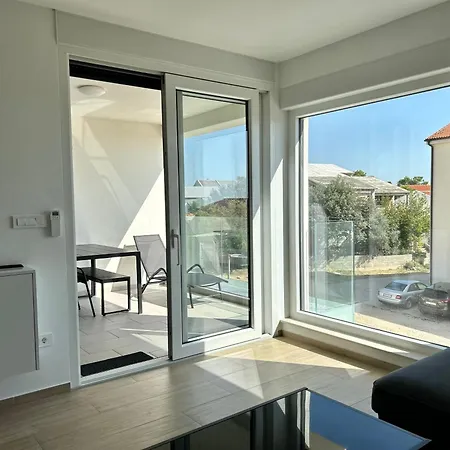 Palm Apartment, Povljana