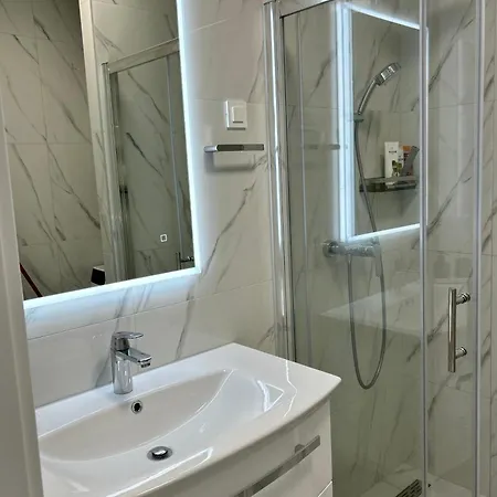 Palm Apartment, Apartmán Povljana