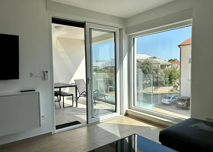 Palm Apartment, Povljana