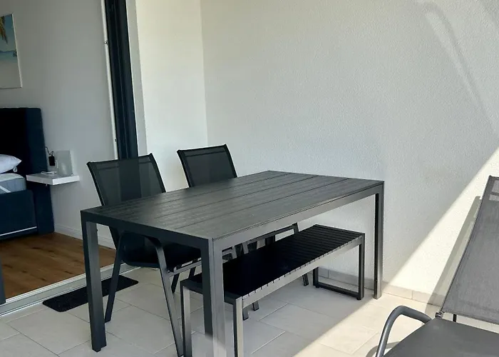Palm Apartment,