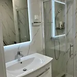 Palm Apartment, شقة بوفليانا
