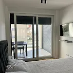 Palm Apartment, شقة بوفليانا