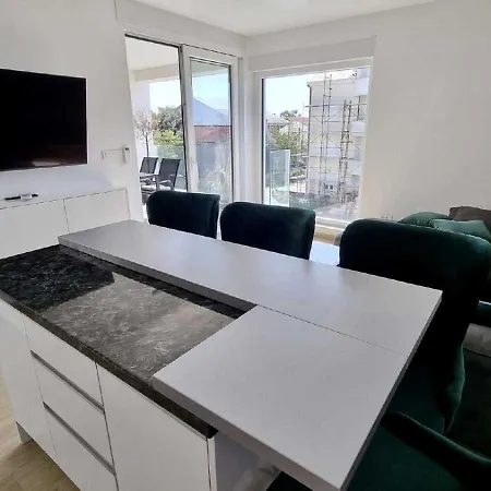 Palm Apartment, Apartman Povljana