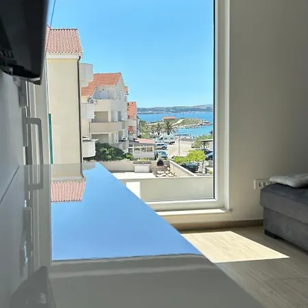 Palm Apartment, *